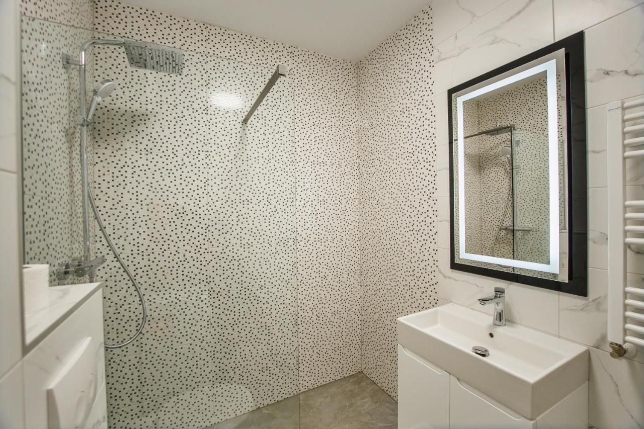 Fantastic Apartment At Prima Residence Oradea Eksteriør billede